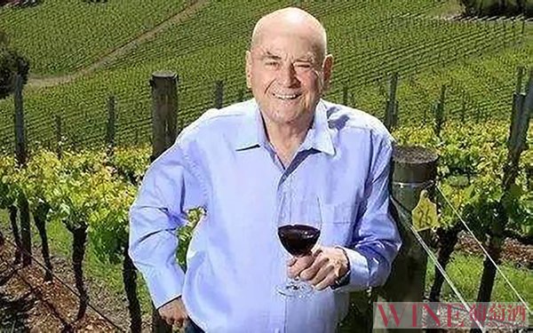 <b>澳大利亚著名酒评家詹姆斯·哈利德辞职</b>