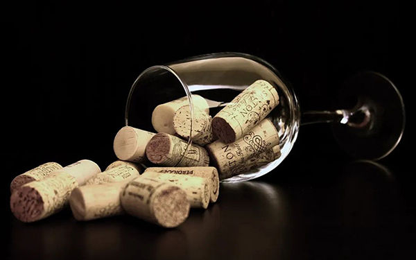 世界葡萄酒产量再创新低，法国时隔九年重回第