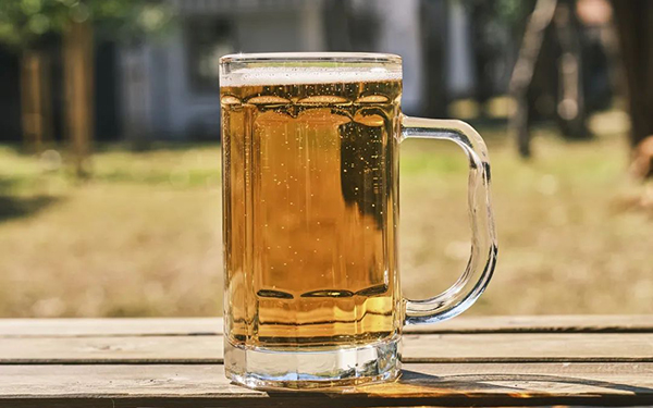2023年青岛啤酒净利润42.7亿元