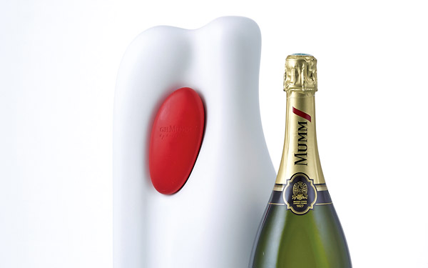 <b>玛姆香槟摘得2014最佳奢侈品包装两项大奖</b>